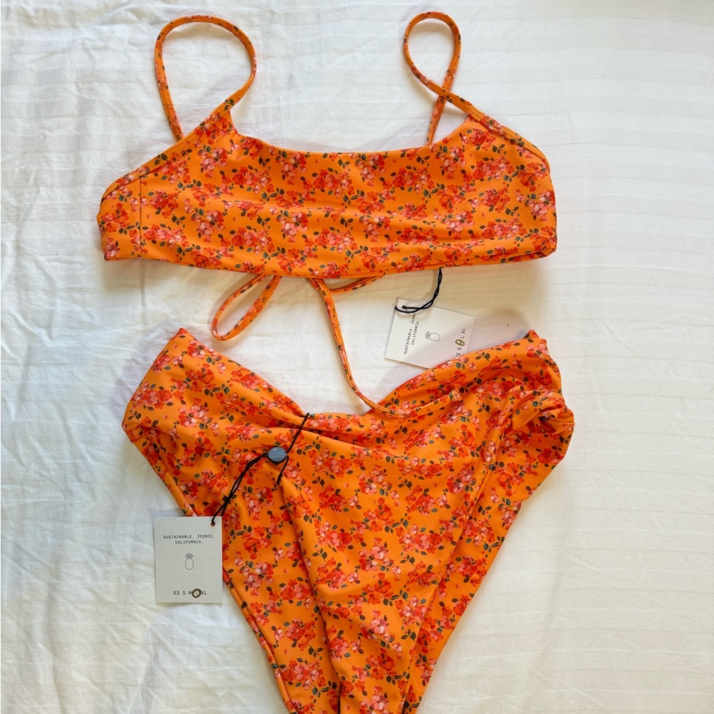 NWT SKATIE BIKINI - SZ M Maddie Top and SZ L Melly Bottoms - Hanalei print